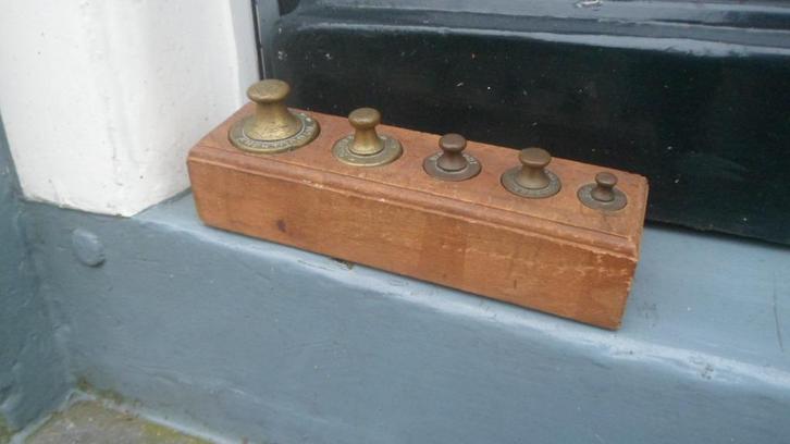 Gewichtenblok set messing gewichten geijkt koper 50 gr - 1kg, Antiek en Kunst, Antiek | Gereedschap en Instrumenten, Ophalen of Verzenden