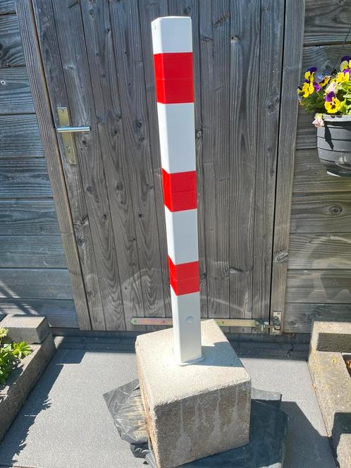 Te koop; vaste parkeerpaal op originele betonnen voet, Doe-het-zelf en Verbouw, Overige Doe-het-zelf en Verbouw, Zo goed als nieuw