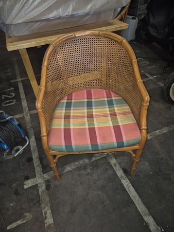 4stuks antieke bamboe stoelen beschikbaar voor biedingen