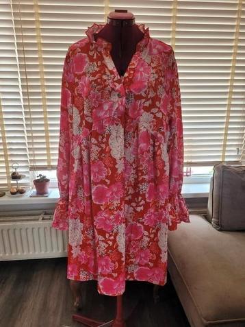 Tuniek maat 44 niet gedragen. beschikbaar voor biedingen