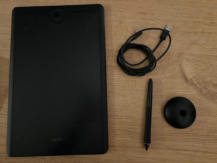 Wacom Intuos Pro Medium (PTH-660) incl hoes en standaard pen, Computers en Software, Tekentablets, Zo goed als nieuw, Draadloos