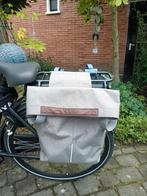 Enkele BASIL fietstas grijs van kleur, Fietsen en Brommers, Fietsaccessoires | Fietstassen, Ophalen of Verzenden, Zo goed als nieuw
