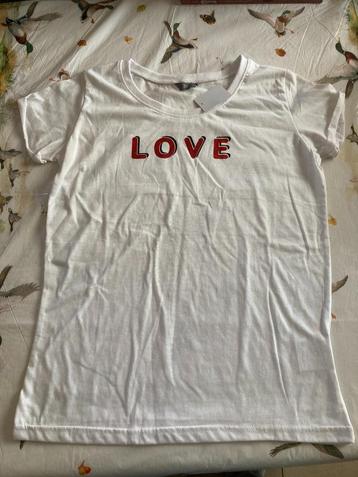 Nieuw t shirt ' Love ' - maat 38