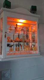 Mooi wit vitrine kastje +verlichting + mini  parfum flesje, Ophalen of Verzenden, Parfumfles