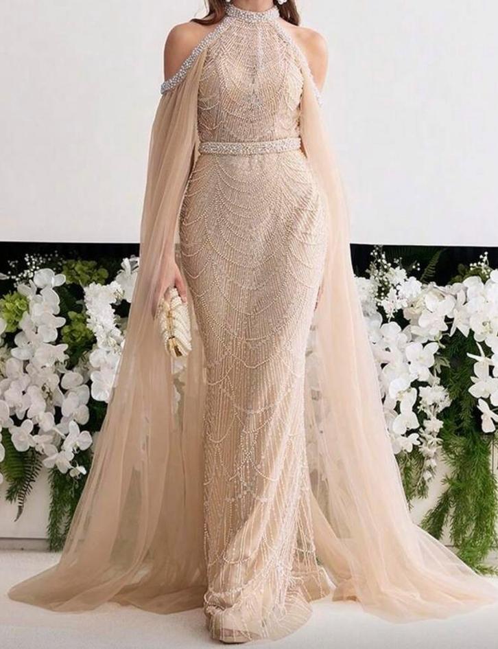 Elegante Galajurk met Cape - Beige, Kleding | Dames, Gelegenheidskleding, Nieuw, Galajurk, Maat 36 (S), Beige, Ophalen of Verzenden