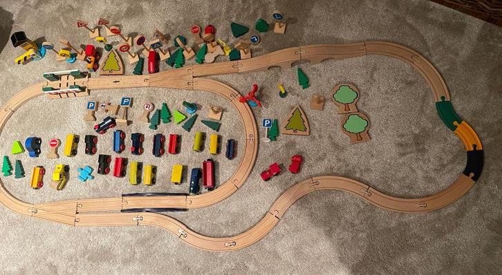 SINT TIP: Houten treinbaan met veel accessoires!, Kinderen en Baby's, Speelgoed | Houten speelgoed, Gebruikt, Ophalen