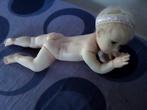 reborn baby nee, maar een mooi vinyl kruip babytje, Verzamelen, Ophalen of Verzenden, Zo goed als nieuw, Babypop, Levensecht of Reborn
