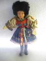 Antiek klederdracht popje  24 cm, Antiek en Kunst, Ophalen of Verzenden