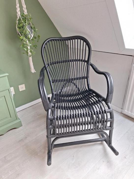 Mooie zwarte rotan schommelstoel, Tuin en Terras, Tuinstoelen, Zo goed als nieuw, Rotan, Ophalen