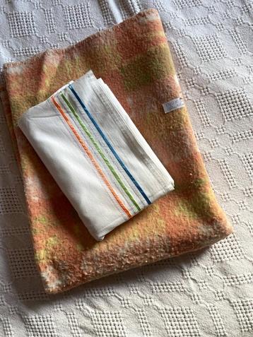 Retro wollen deken 140x90 beschikbaar voor biedingen