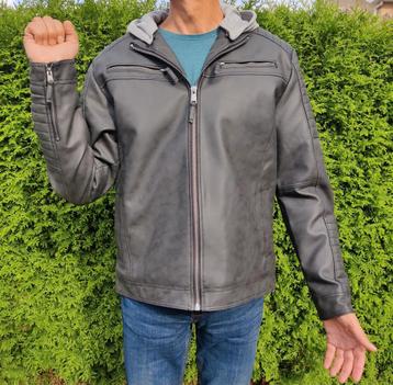 Nieuwe imitatie leren jas in maat XL beschikbaar voor biedingen