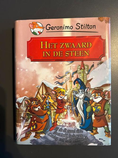 Geronimo Stilton - Het zwaard in de steen, Boeken, Kinderboeken | Jeugd | onder 10 jaar, Zo goed als nieuw, Ophalen of Verzenden
