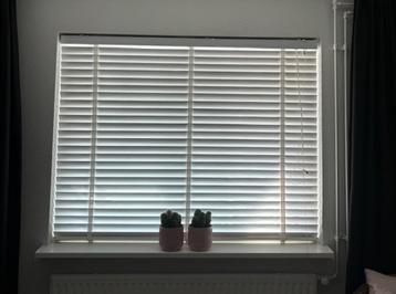 Nieuwe houten jalouzieen 50 mm , Hoogte 1,17 breedte 1.50  beschikbaar voor biedingen