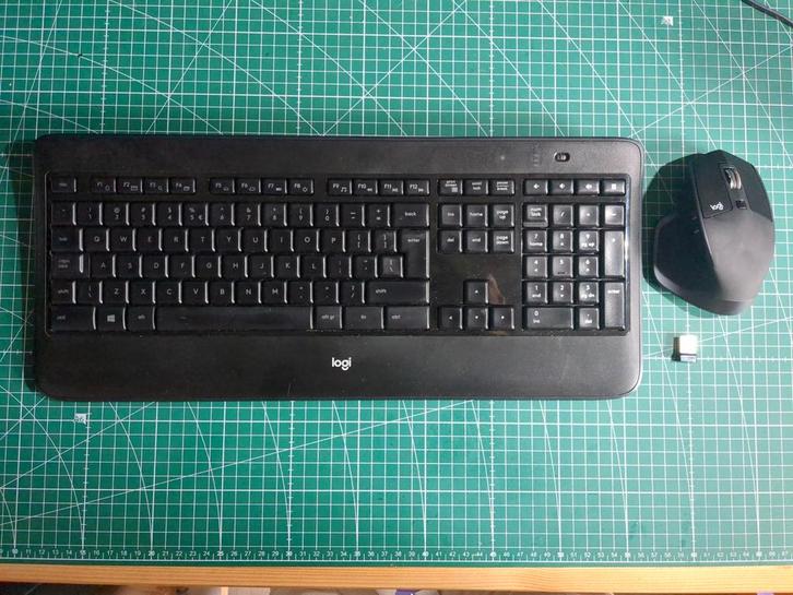 Logitech MX900 performance combo, Computers en Software, Toetsenborden, Zo goed als nieuw, Ophalen of Verzenden