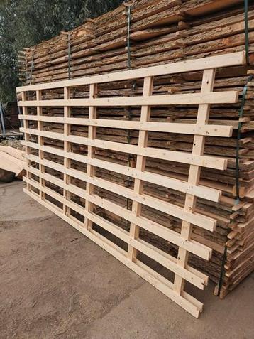 Vuren pallet, hekwerk, 4m lang en 2m hoog beschikbaar voor biedingen