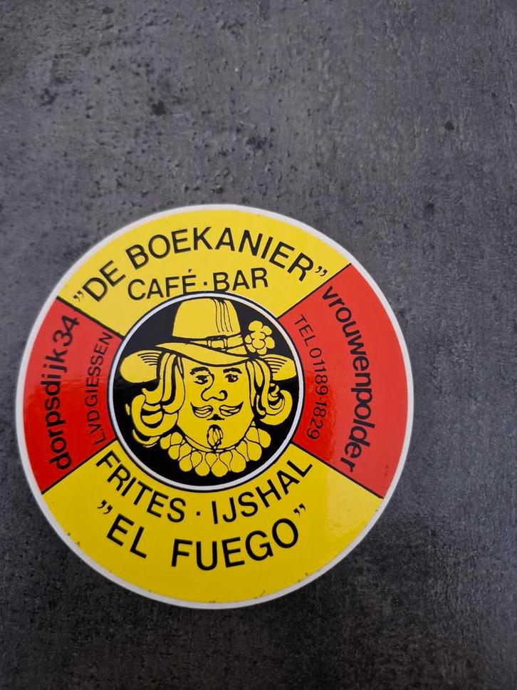 3025 Vintage "De Boekanier" Sticker, Verzamelen, Stickers, Gebruikt, Ophalen of Verzenden