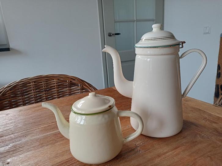 emaille wit/creme theepotje/grote koffiekan groene bies, Antiek en Kunst, Antiek | Emaille, Ophalen of Verzenden