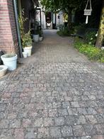 GRATIS Cobblestones en betonnen waaltjes. Ongeveer 41m2., Tuin en Terras, Tegels en Klinkers, Ophalen, Gebruikt, Klinkers, 10 m² of meer