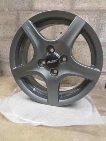 Velgen set 15 inch nieuw in de doos beschikbaar voor biedingen