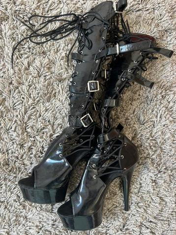 Pleaser Kinky Laarzen Met Riempjes Maat 41 beschikbaar voor biedingen