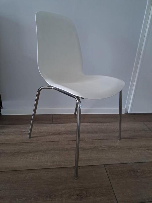 Witte (eetkamer)stoelen, Huis en Inrichting, Stoelen, Zo goed als nieuw, Vier, Kunststof, Wit, Ophalen