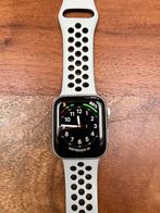 Apple Watch serie 5- Nike 40mm in zeer nette staat, Sieraden, Tassen en Uiterlijk, Smartwatches, Ophalen, Afstand, IOS, Zo goed als nieuw