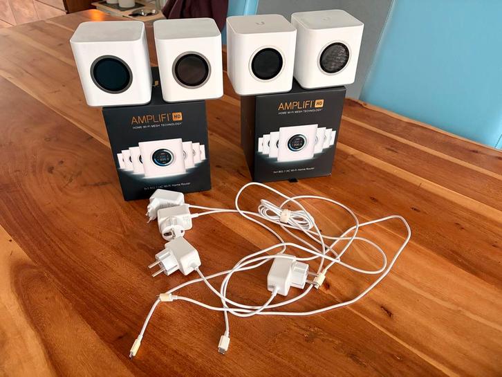 Mesh set van 4x Ubiquity AmpliFi HD, Computers en Software, Netwerk switches, Gebruikt, Ophalen of Verzenden