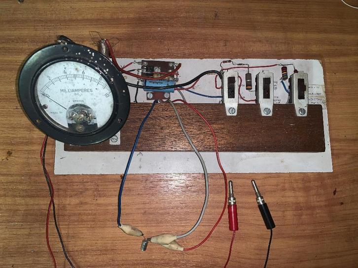 Zelfbouw transistortester, Doe-het-zelf en Verbouw, Meetapparatuur, Gebruikt, Elektriciteit, Ophalen of Verzenden