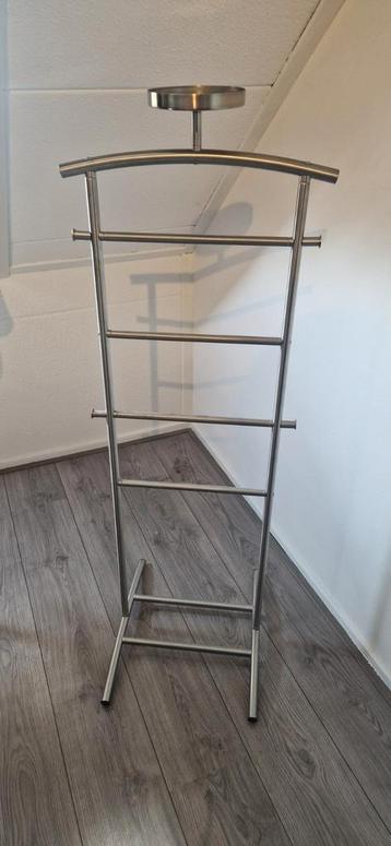 Dressboy, zo goed als nieuw! beschikbaar voor biedingen