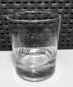 Ballantine’s scotch whisky glas met verzwaarde bodem. H.9 cm, Ophalen of Verzenden, Zo goed als nieuw, Borrel- of Shotglas