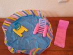 Barbie Zwembad met 2 drijfstoeltjes en een ligbed, Kinderen en Baby's, Speelgoed | Buiten | Zandbakken, Ophalen of Verzenden, Zo goed als nieuw