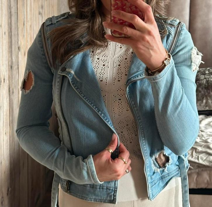 Supertrash blauw spijkerjasje met gaten in maat 36, Kleding | Dames, Jasjes, Kostuums en Pakken, Gedragen, Jasje, Maat 36 (S)
