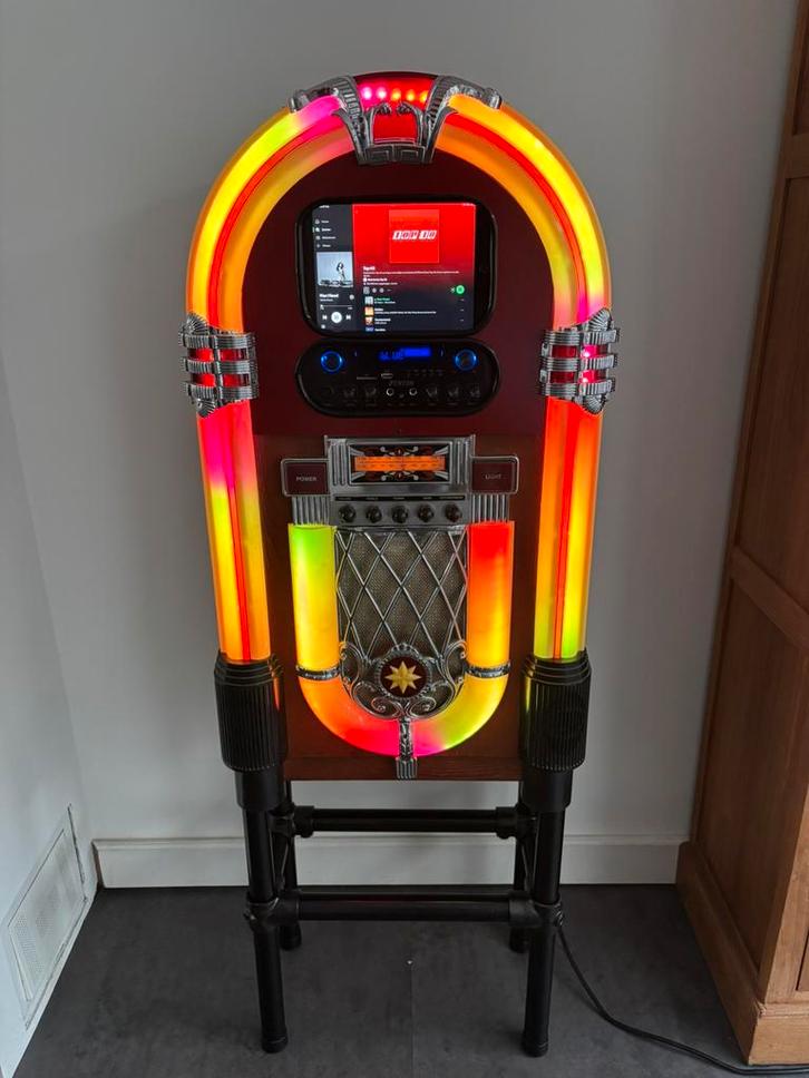 Jukebox digitaal Wurlitzer design JBL sound luxe LED versie, Verzamelen, Automaten | Jukeboxen, Zo goed als nieuw, Wurlitzer, 1970 tot heden