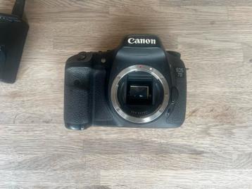 Canon EOS 7D Body inclusief draagband, oplader en geheugen beschikbaar voor biedingen