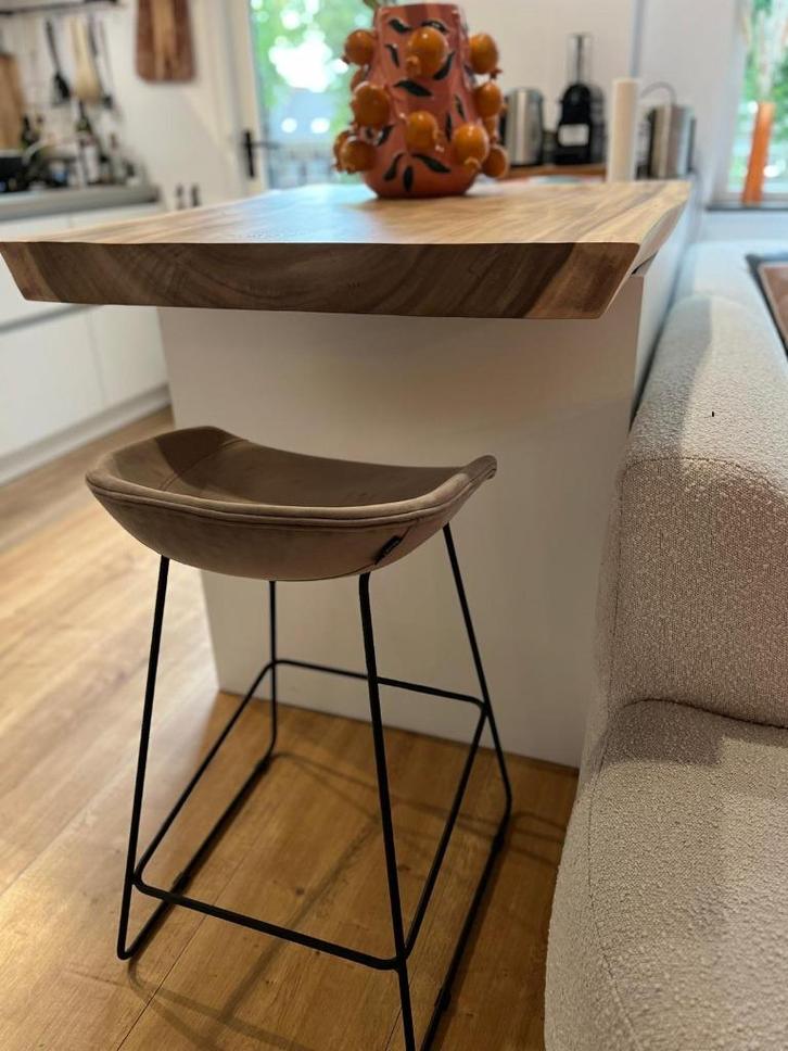 Taupe Suède Barkruk – Bronx71, Huis en Inrichting, Barkrukken, Zo goed als nieuw, 60 tot 90 cm, Metaal, 1 kruk, Ophalen