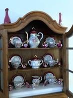 eikenhouten vitrinekast vol met mooie miniaturen, Huis en Inrichting, Kasten | Vitrinekasten, Ophalen, Eikenhout, 50 tot 100 cm