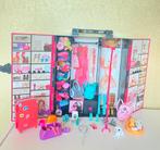 Barbie kast incl 2 barbies en accessoires, Ophalen of Verzenden, Zo goed als nieuw, Toebehoren