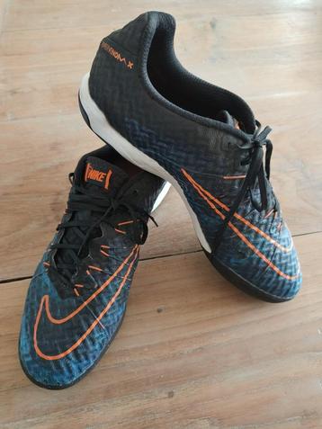 Nike sportschoenen maat 43 beschikbaar voor biedingen