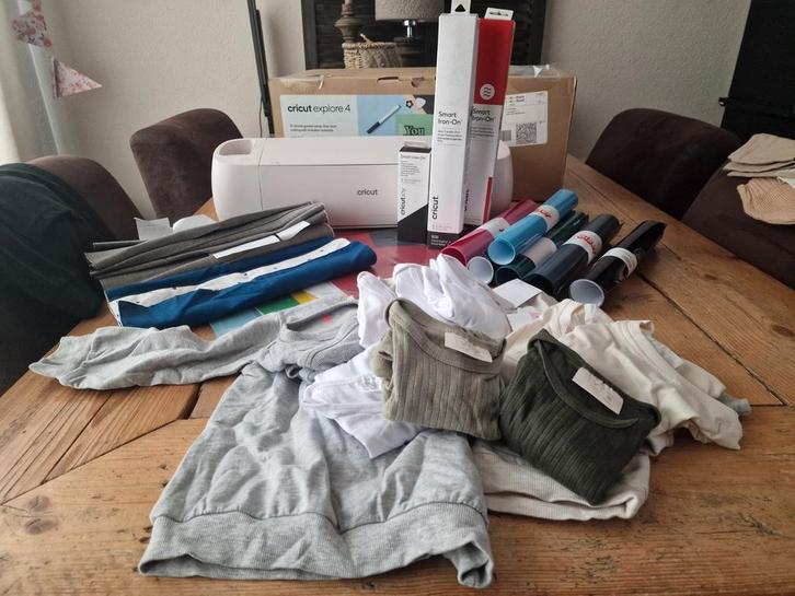 Cricut Explore 4 + Veel Extra's, Hobby en Vrije tijd, Knutselen, Zo goed als nieuw, Gereedschap of Toebehoren, Ophalen