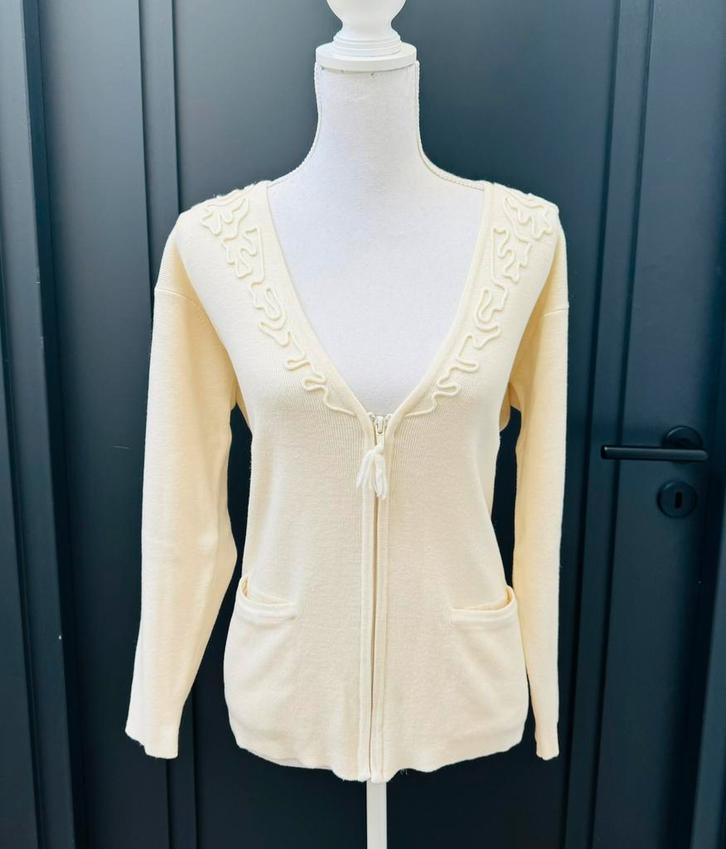 Wollen ivoor / ecru cardigan vest maat 40, Kleding | Dames, Blouses en Tunieken, Zo goed als nieuw, Maat 38/40 (M), Ophalen of Verzenden