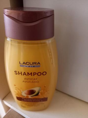 Shampoo avocado, ruikt niet naar avocado maar naar kokos . beschikbaar voor biedingen