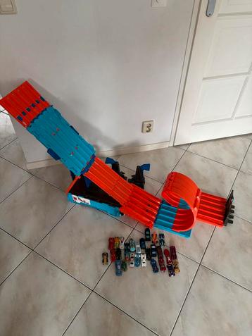 Hot Wheels Racebaan Koffer + 30 Auto's: perfect voor de sint beschikbaar voor biedingen