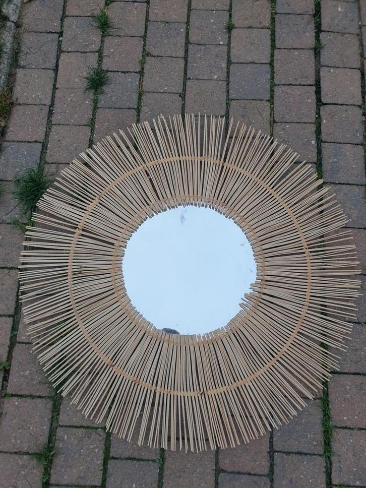 Rotan/bamboe Spiegel - Sfeervolle Wanddecoratie, Huis en Inrichting, Woonaccessoires | Spiegels, Zo goed als nieuw, 50 tot 75 cm