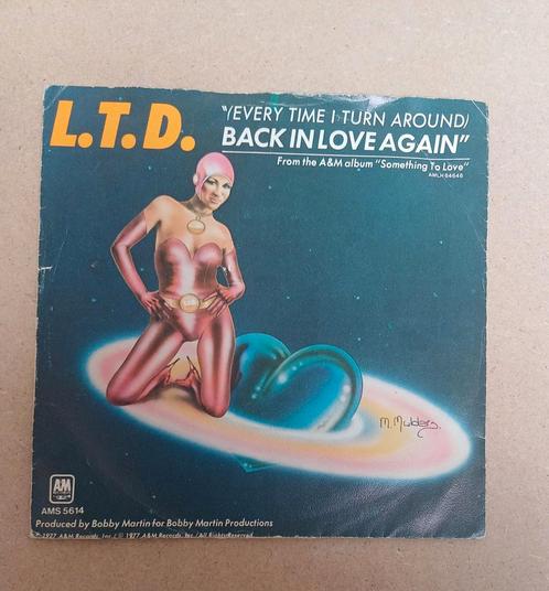 L.T.D. - (Everytime I Turn Around) Back In Love Again, Cd's en Dvd's, Vinyl Singles, Gebruikt, Single, Pop, 7 inch, Ophalen of Verzenden
