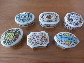 Muziekdoosjes Franklin Porcelain, Songs of love music boxes  beschikbaar voor biedingen