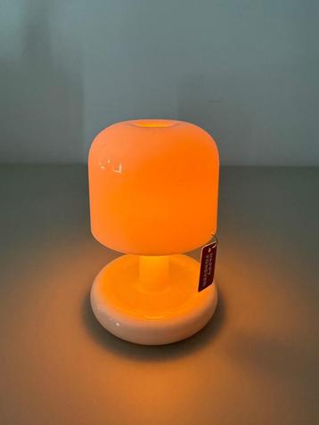 Mini-tafellamp „Happy Glow“ beschikbaar voor biedingen