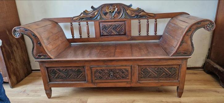 Antieke Javaanse Stationsbank met Opbergruimte, Huis en Inrichting, Banken | Sofa's en Chaises Longues, Gebruikt, Driepersoons