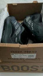 Nieuw adidas yeezy 700 V3 maat 39, Kleding | Heren, Schoenen, Zwart, Nieuw, Ophalen of Verzenden, Sneakers of Gympen