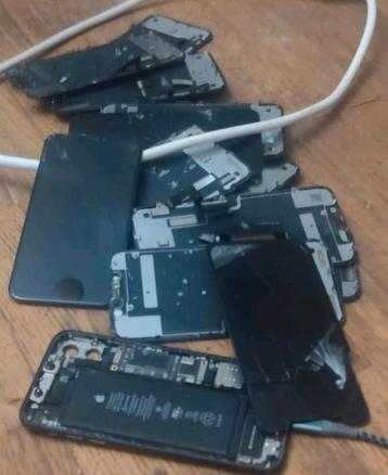 Gezocht: iPhone schermen met gebroken glas (vanaf iPhone 12) beschikbaar voor biedingen