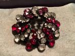 DECORATIE BROCHE MET WITTE EN RODE GLINSTER STEENTJES, Verzenden, Broche